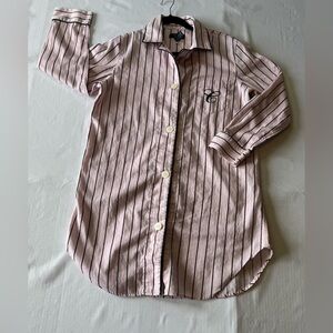 Chaps Women’s Sleepshirt Medium Long Sleeve Pink w/ Blue Stripes Button Up